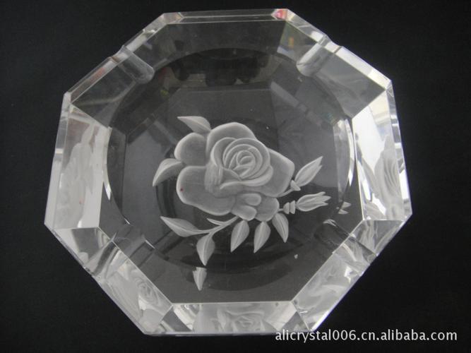 晶莹剔透，尊贵之选 工厂直销水晶烟灰缸，打造高端商务礼品与办公室艺术摆件